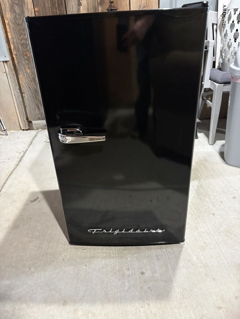 Frigidaire Mini Fridge