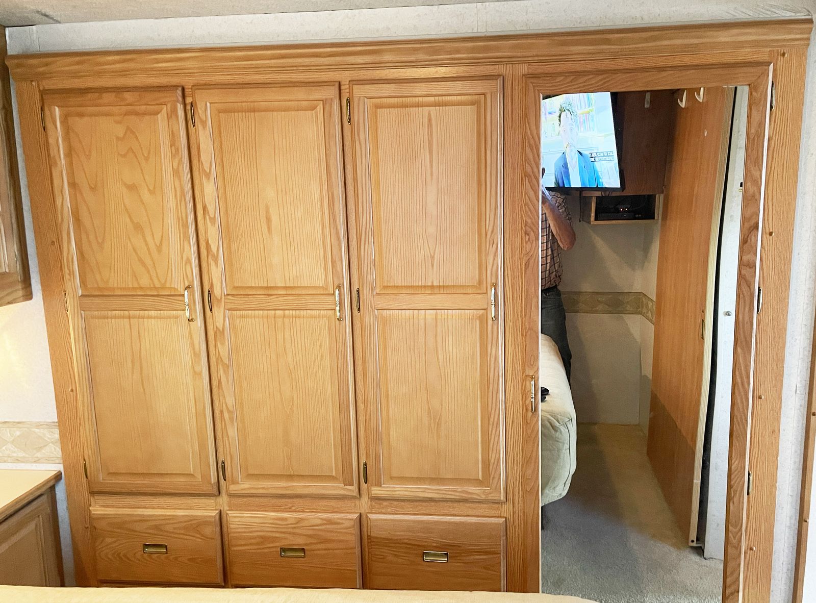 Main image 18