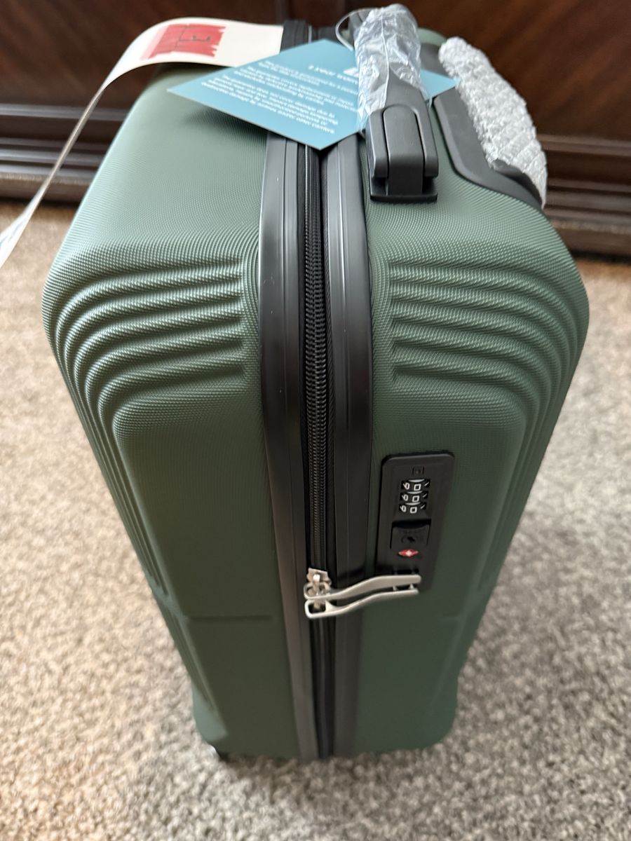 Luggage 20" New
