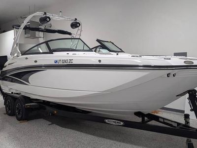 Monterey M65 w/ Mercury Outboard LOW HOURS!