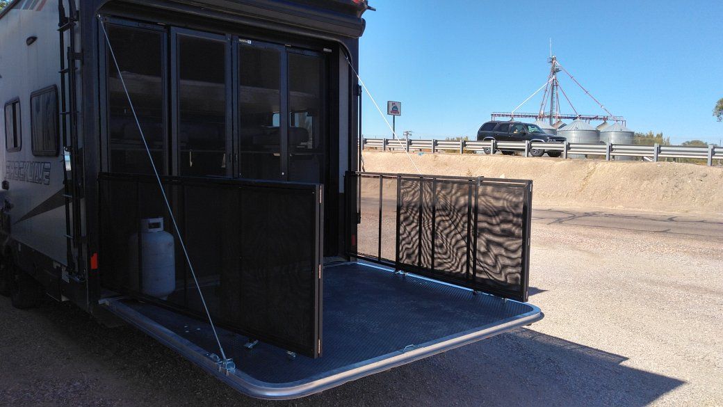 2021 toy hauler 26 ft.