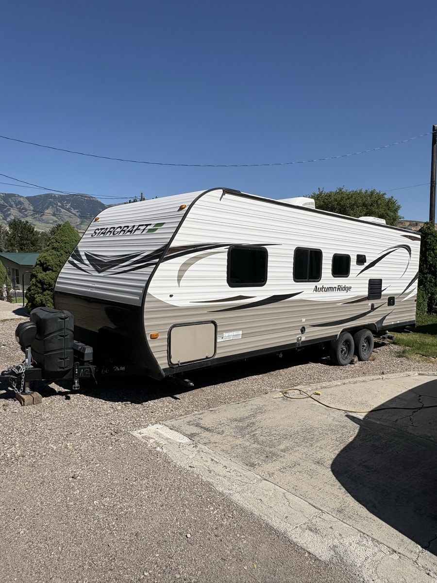 2021 26 bh Starcraft Autumn Ridge Travel Trailer - Well-Maintained RV
