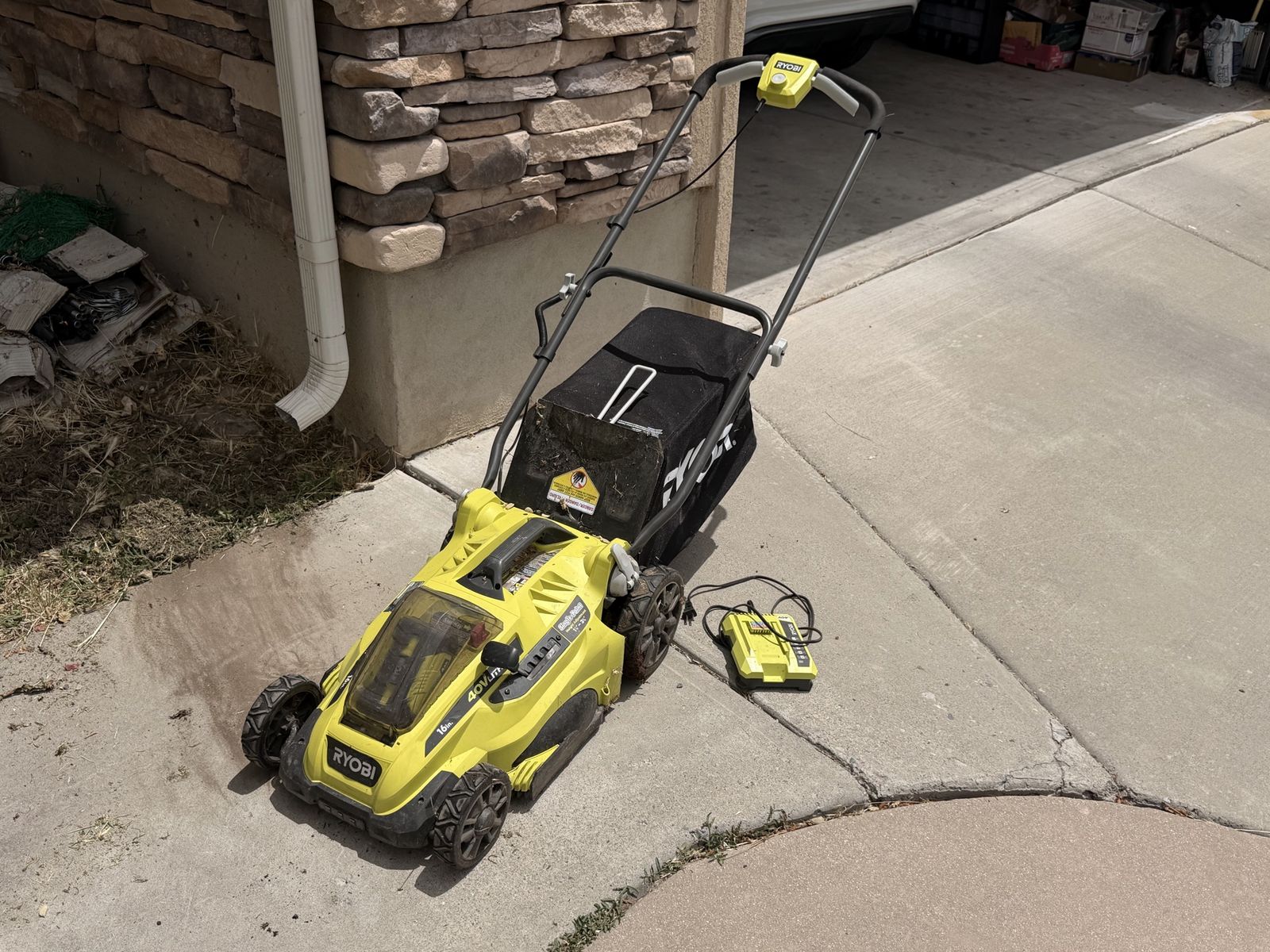 Ryobi 16 inch 40V Cordless Electric Lawn Mower with Bag - Battery & Charger Included