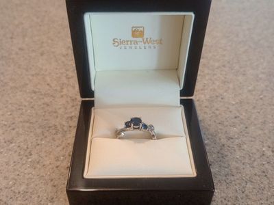 Sierra-West Jewelers 14k gold with Seven Blue Sapphire Stone Ring with Intricate Band