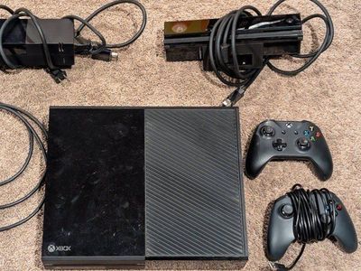 Xbox One Bundle (Kinect + 2 Controllers)