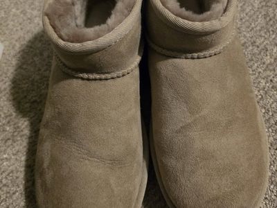 UGG Classic Ultra Mini Boots Dune Size US 7