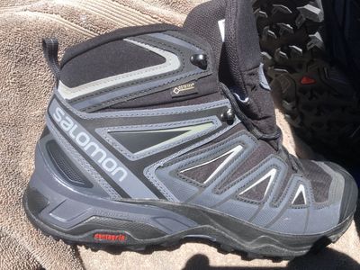 Salomon x ultra size 11.5 hike boots gore Tex pack