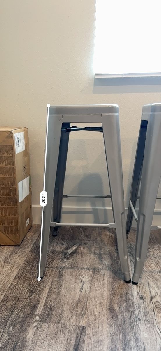 4 Bar Stools / Tanurete Alto