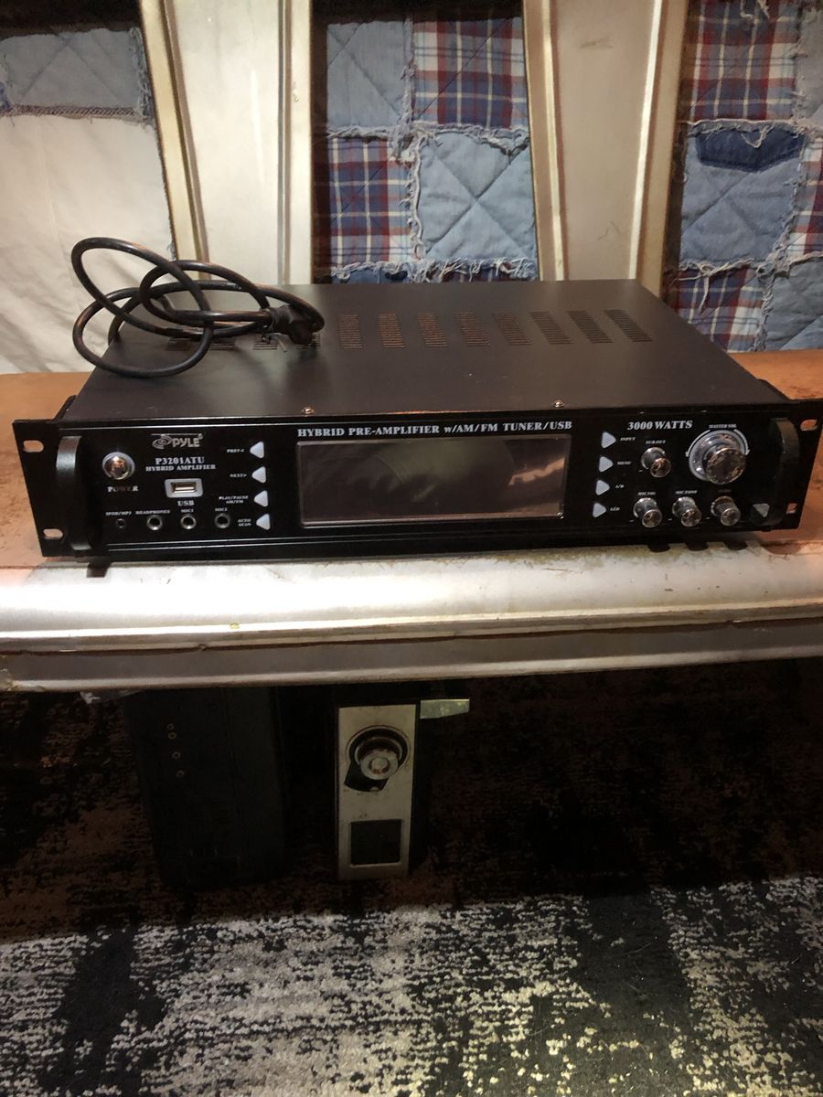 Pyle P3201ATU 3000-Watt Hybrid Pre-Amplifier with AM/FM Tuner & USB Input