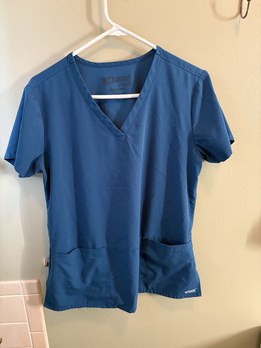 Grey’s Anatomy scrub top size medium