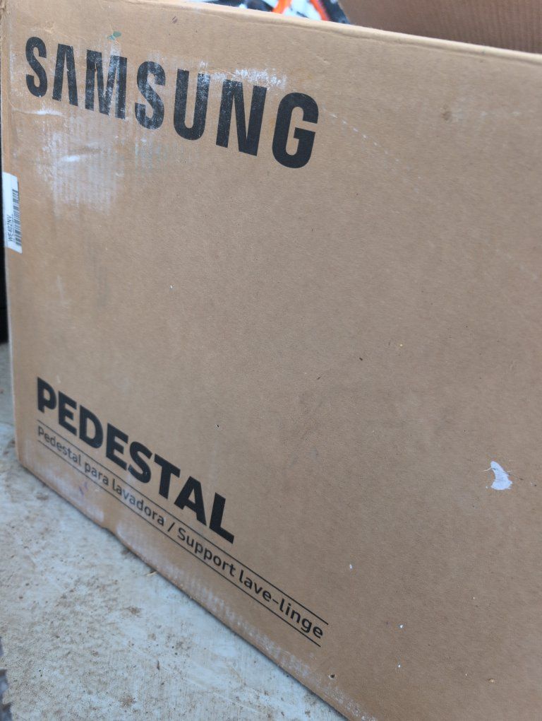Samsung 27" Washer/Dryer Pedestal – Brand New / Never Used
