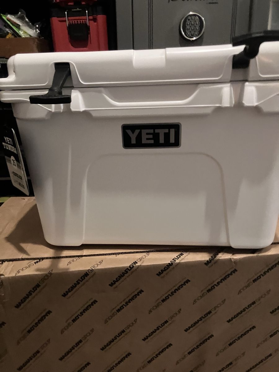 YETI Tundra 35 Cooler 
