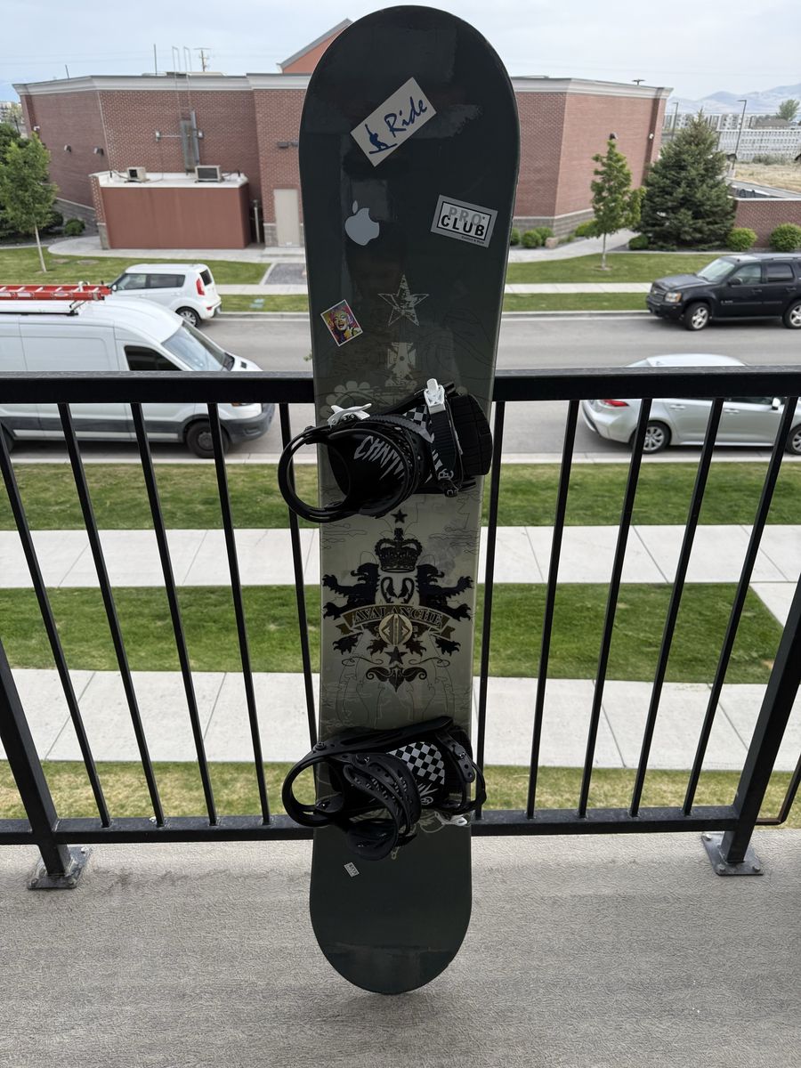 Used dakine snowboard 
