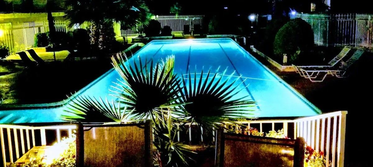 Weekend in St George.  Stay at our 2 bed 2 bath Condo. Swimming Pools, Hot Tub, and tons of things to do at the Clubhouse