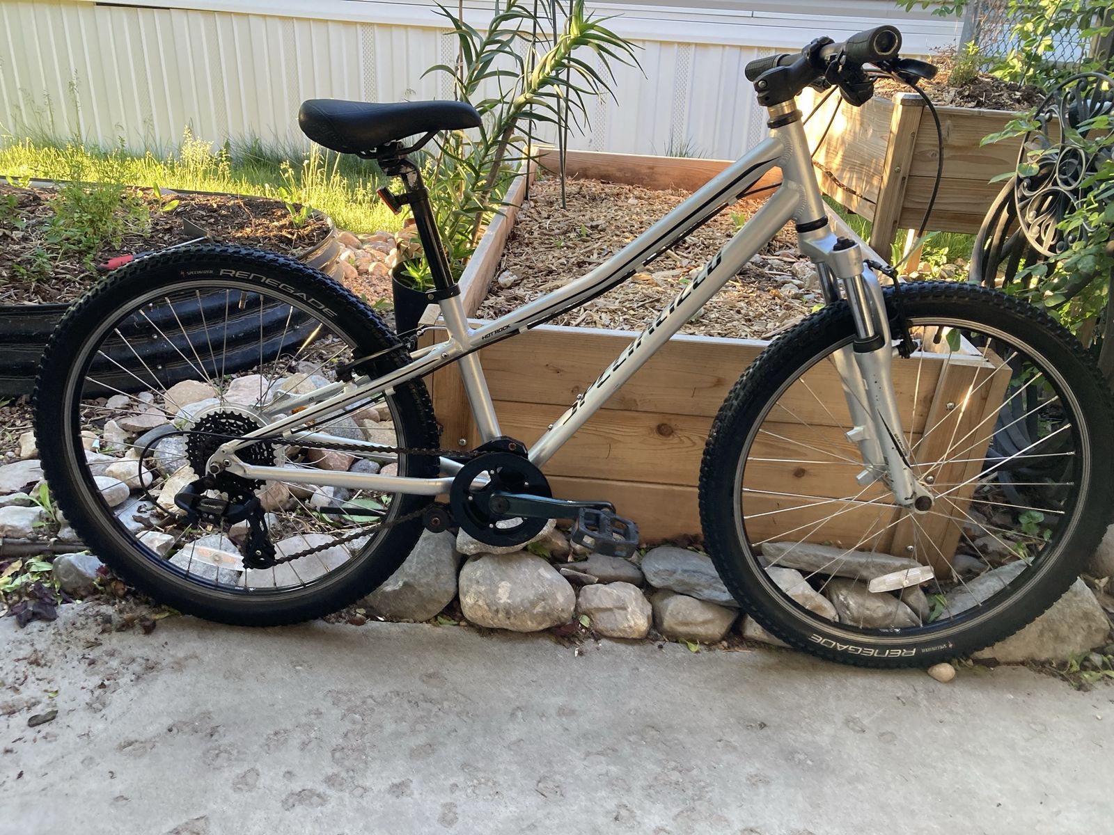 Specialized hotrock 24inch kids mountain bike