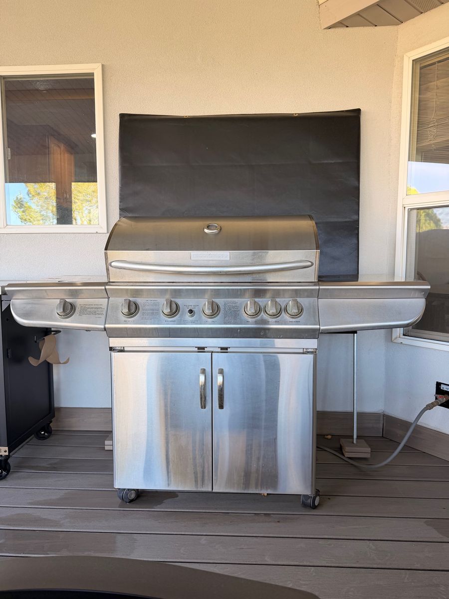 Strathwood Five-Burner Natural Gas Barbecue Grill with Side Burner