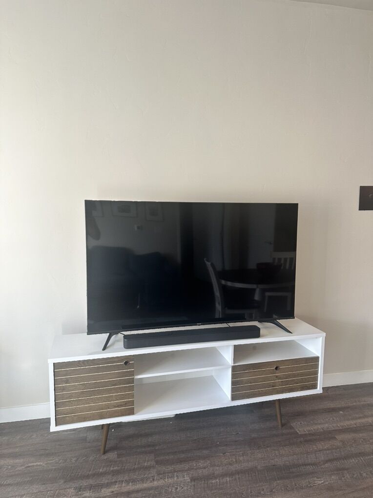 Hisense TV+ Bose soundbar+ White rustic TV Stand