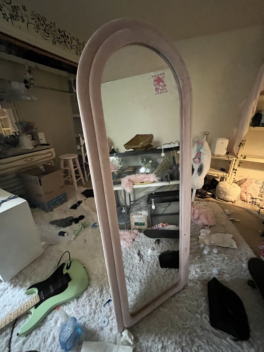Standing mirror