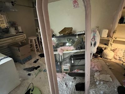 Standing mirror