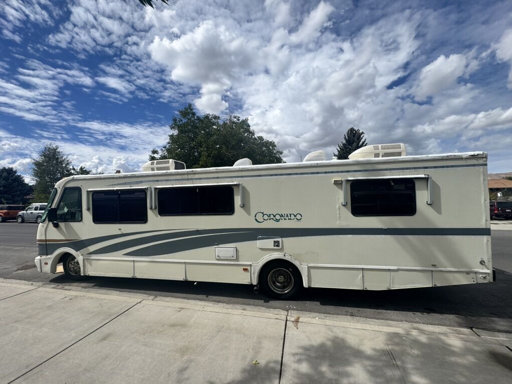 34' Motorhome Fleetwood Coronado