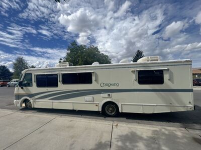 34' Motorhome Fleetwood Coronado