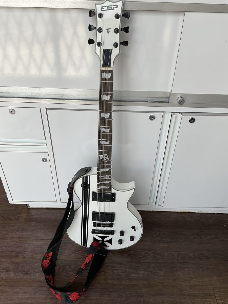 CUSTOM MADE ELEC GUITAR WHITE E75011723