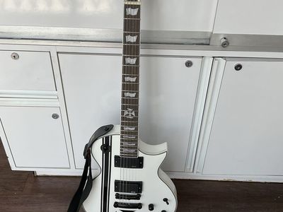 CUSTOM MADE ELEC GUITAR WHITE E75011723