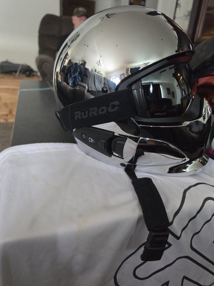 Ruroc RG1-DX Snowboard Ski Helmets with Goggles & Audio - Pair