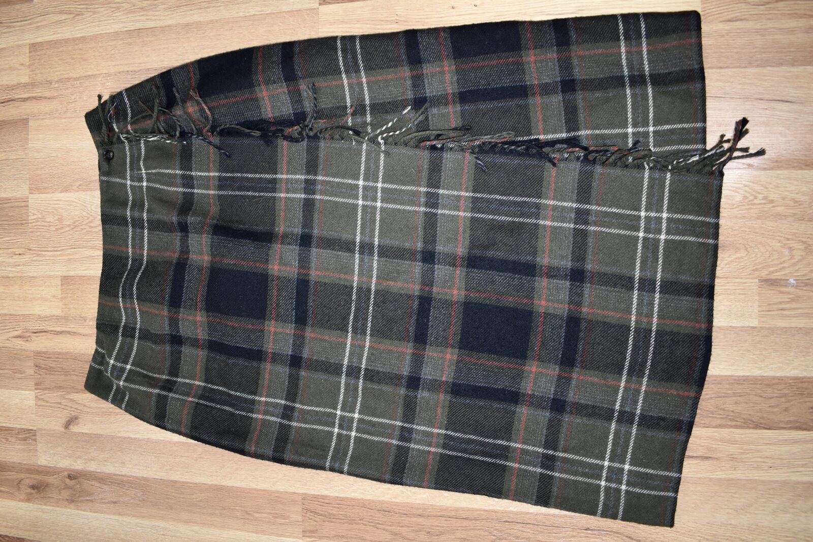 VINTAGE Size 18 WORTHINGTON 34 INCHES LONG Part Wrap Style Part Wool Plaid Skirt With Tassels Fringe In Green, Red And Gray