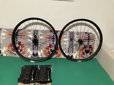 Reynolds Blacklabel 327 Trail Carbon Wheelset