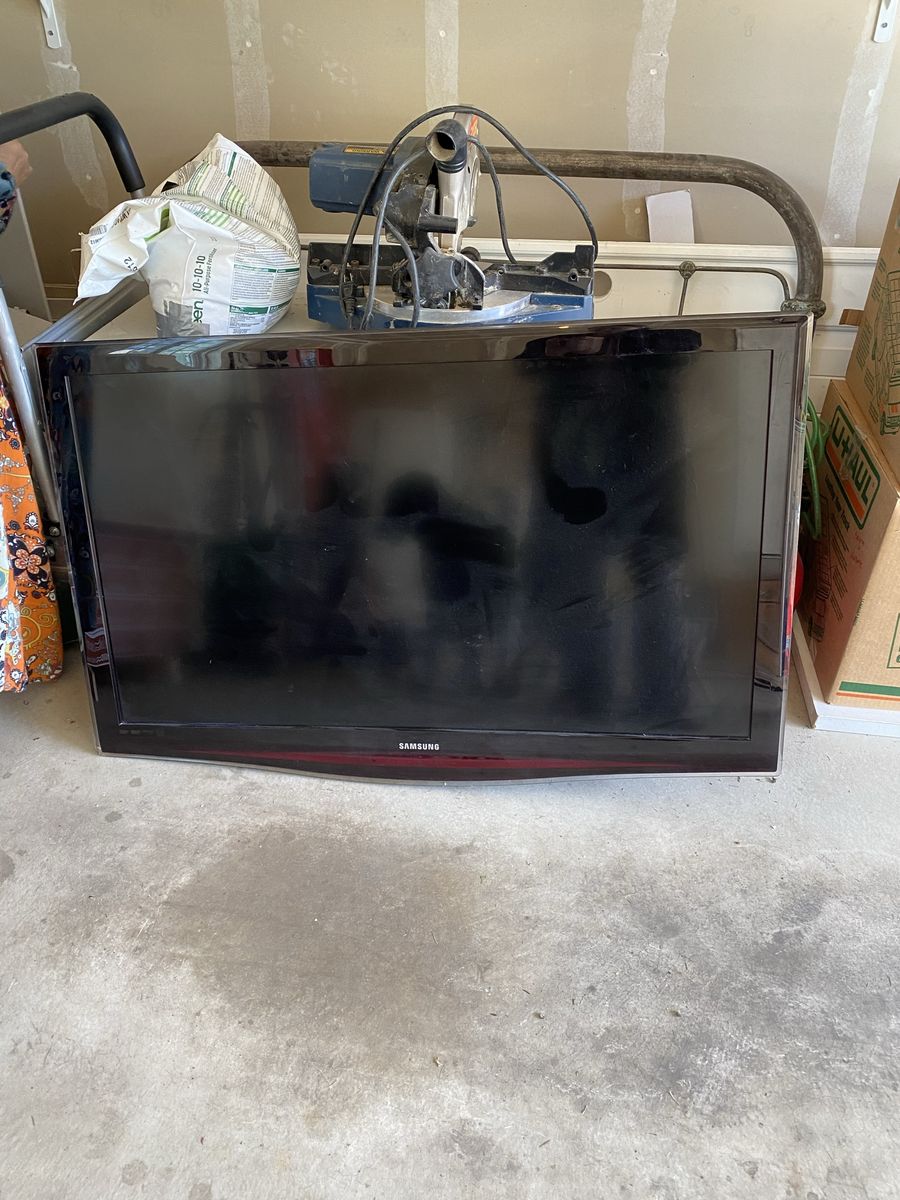 Samsung 46” LCD HD