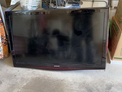 Samsung 46” LCD HD