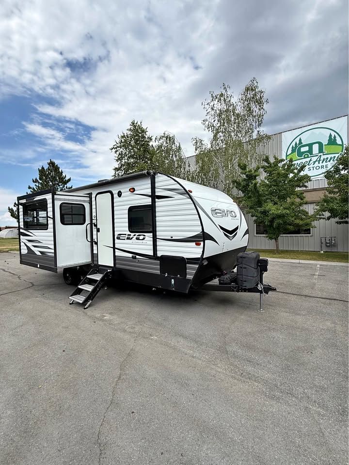2021 Forest River EVO 2445RB couples coach travel trailer