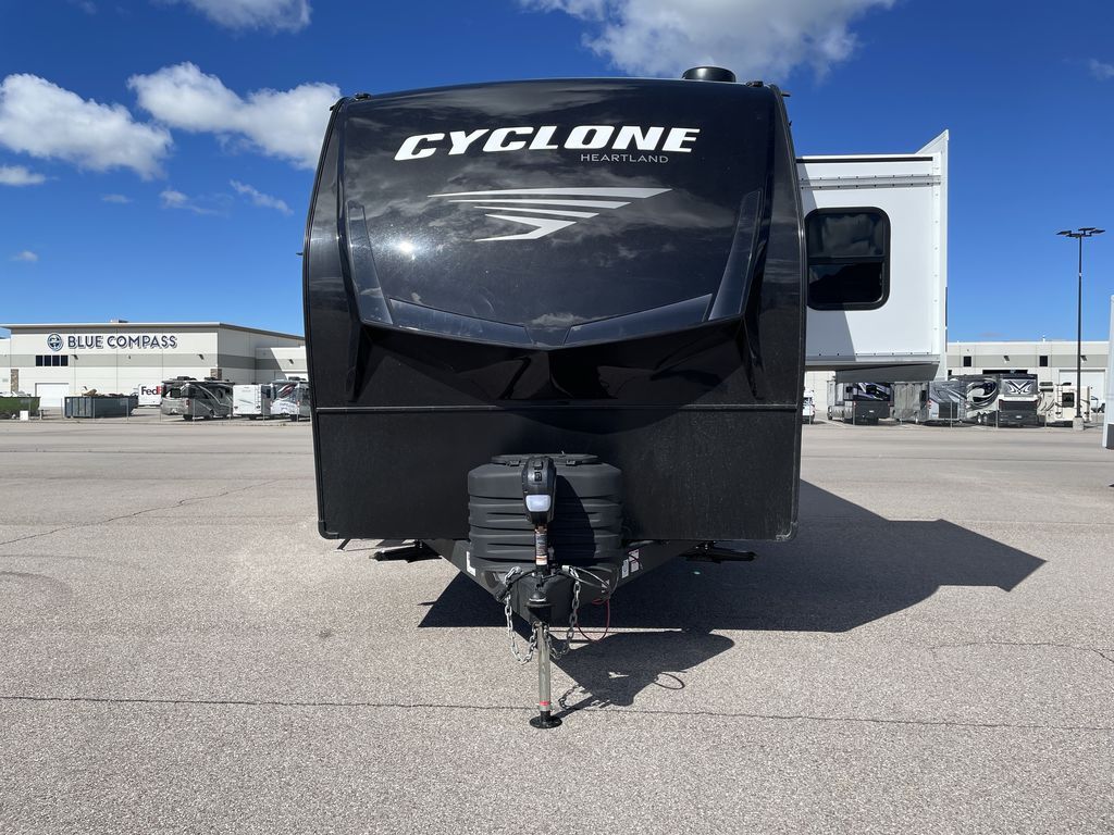 New 2026 Heartland CYCLONE 2214