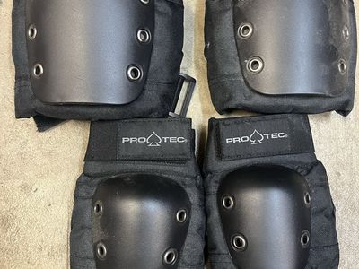 Pro tec skateboard knee and elbow pads