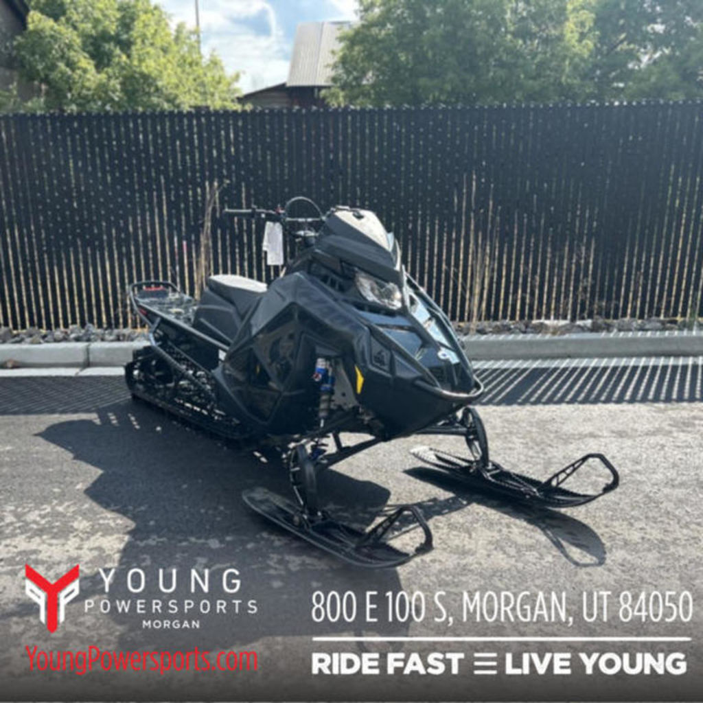 2026 Polaris® 850 PRO RMK 155 Gloss Black / Blue Dusk