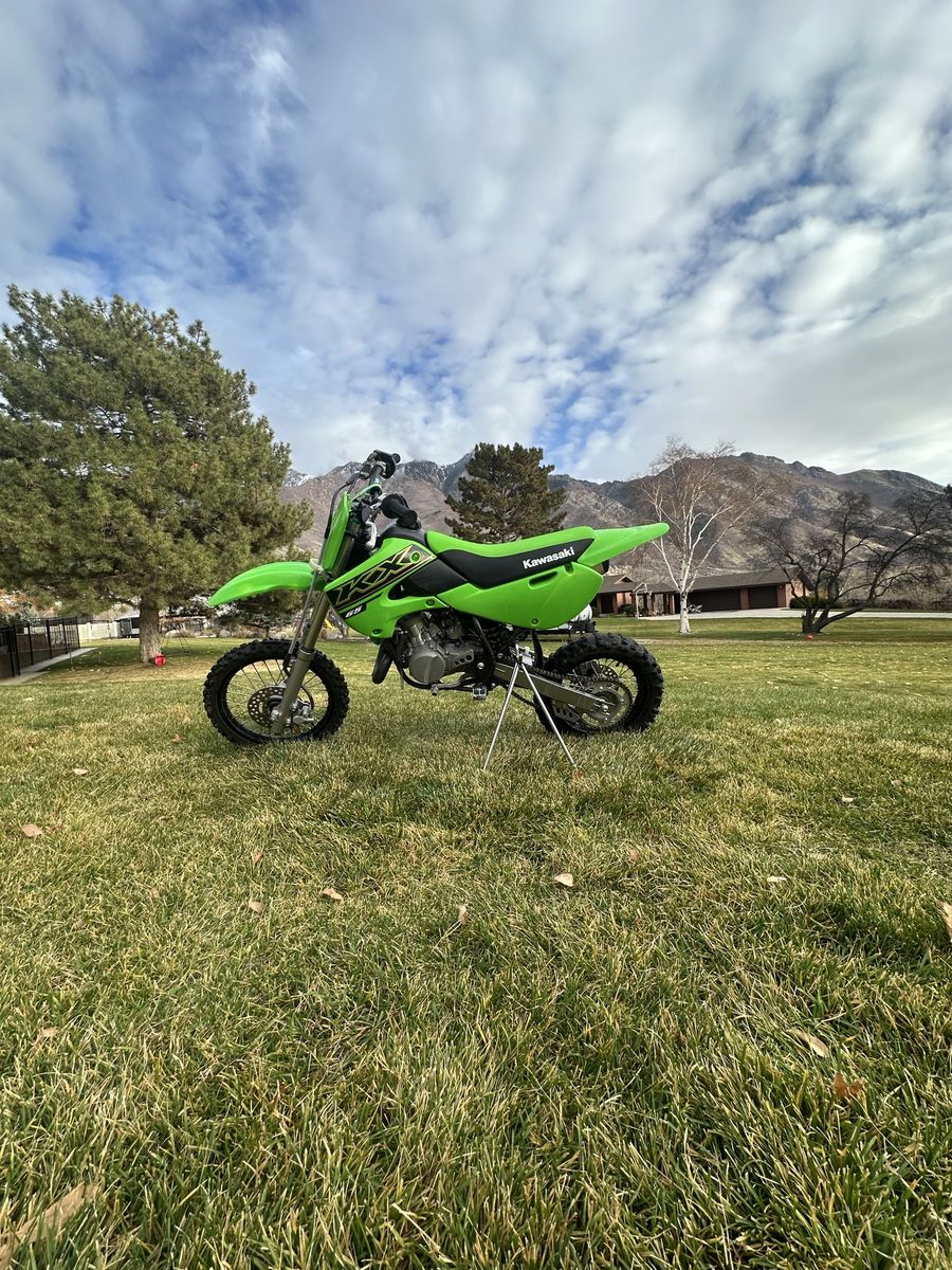 Kawasaki KX65 2021 Dirt Bike - 64cc Liquid-Cooled 2-Stroke, Adjustable Suspension, Disc Brakes