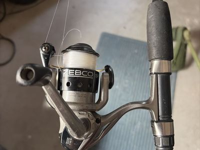 Zebco spyn fishing reel A LOT OF LINE!