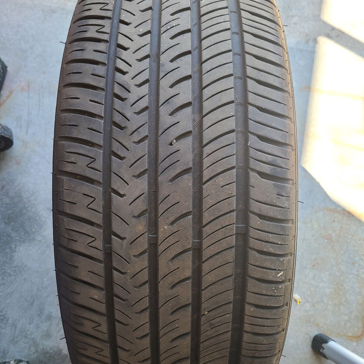 255/45ZR20 ADVANTA HPZ-02