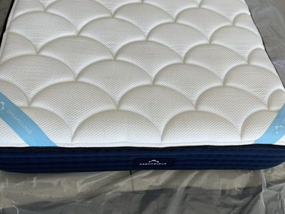 DreamCloud Premier Queen Mattress