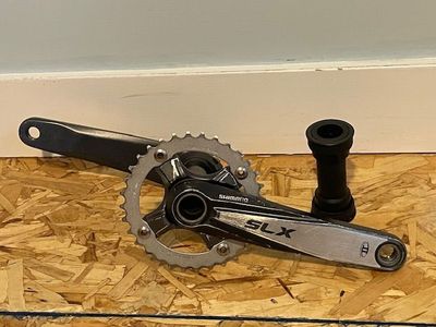 Shimano SLX Hollowtech II crankset single speed with BB.