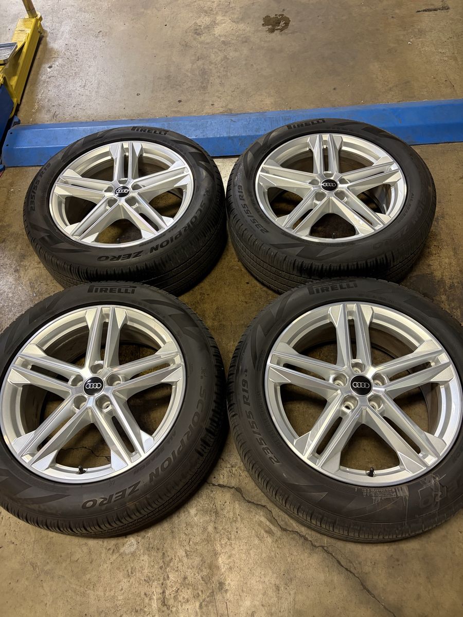 OEM AUDI Q5 Wheels and Pirelli tires 235/55/19