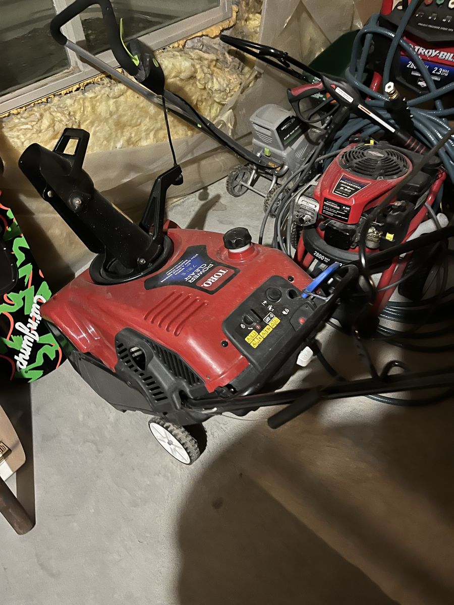 Toro 721 e Power Clear Snow Blower
