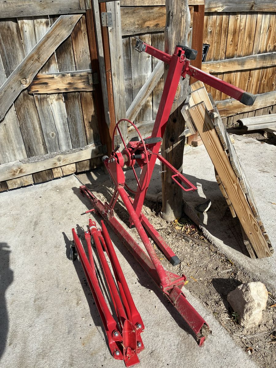 Harbor freight Red Drywall Lift Panel Hoist Jack - Heavy Duty Construction Tool