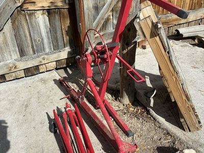Harbor freight Red Drywall Lift Panel Hoist Jack - Heavy Duty Construction Tool