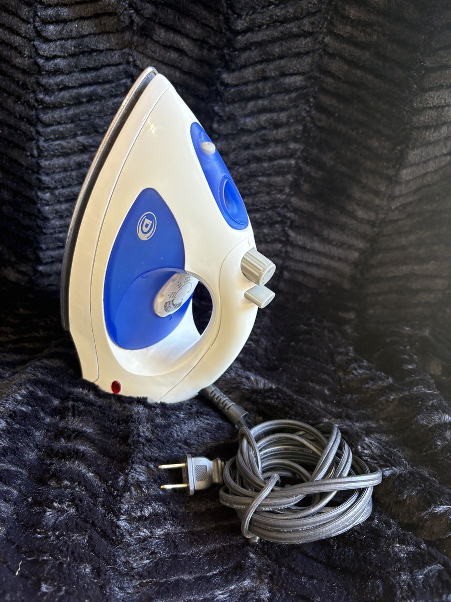 Durabrand TSK-7538S steam and dry iron $10 cash/Venmo in Draper