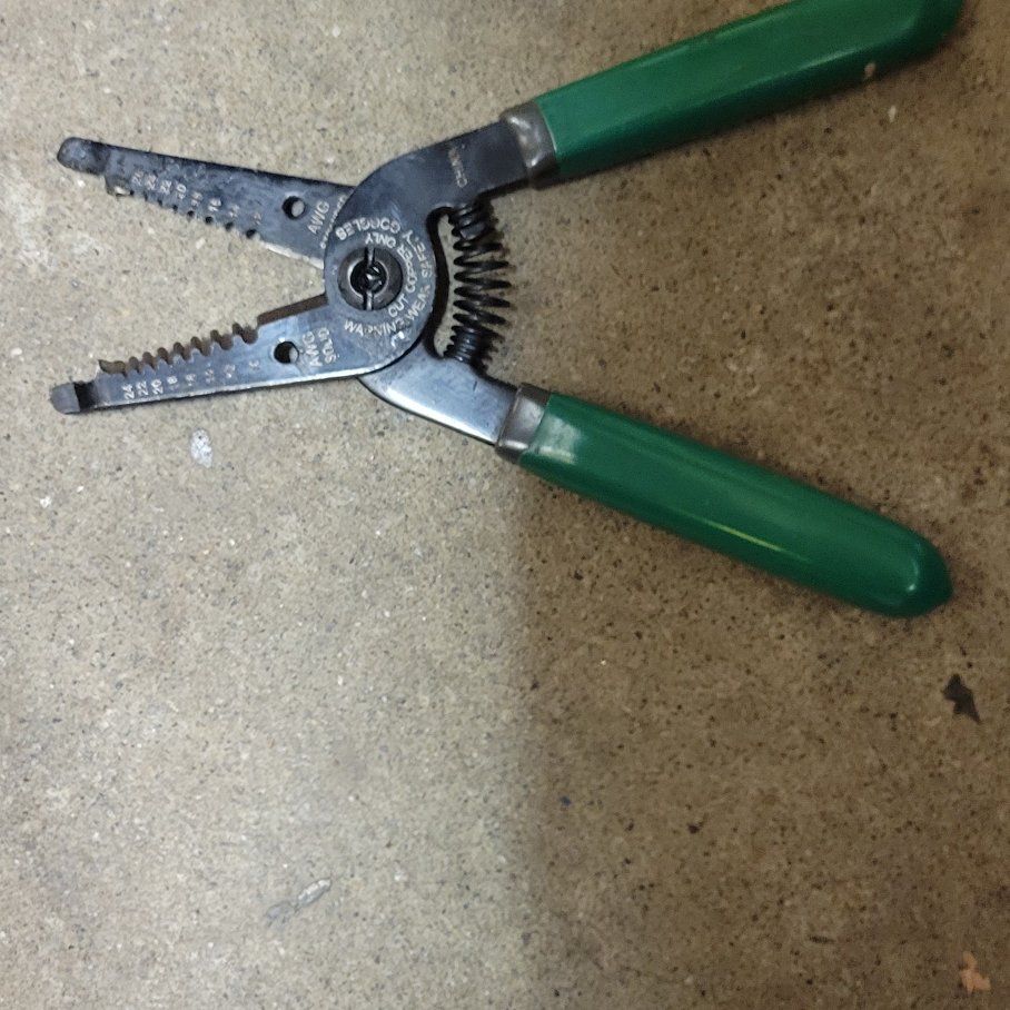 Betaco Multi-purpose Wire Stripper/Crimper Pliers - Green Handles, Good Condition
