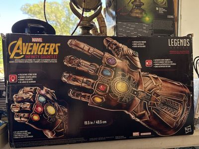 Marvel Legends Series Avengers Infinity Gauntlet Electronic Replica and Dr Strange Eye of Agamotto