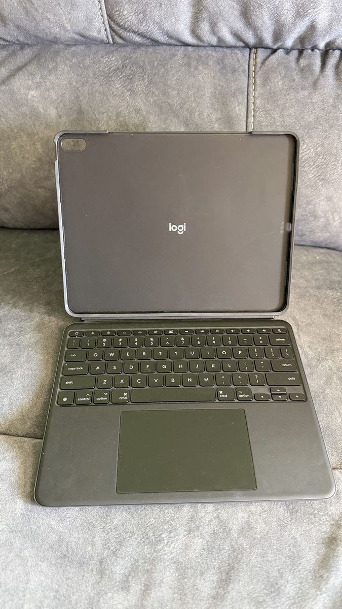 Logitech Combo Touch Keyboard Case for iPad Air 13-inch (M2/M3) - Graphite
