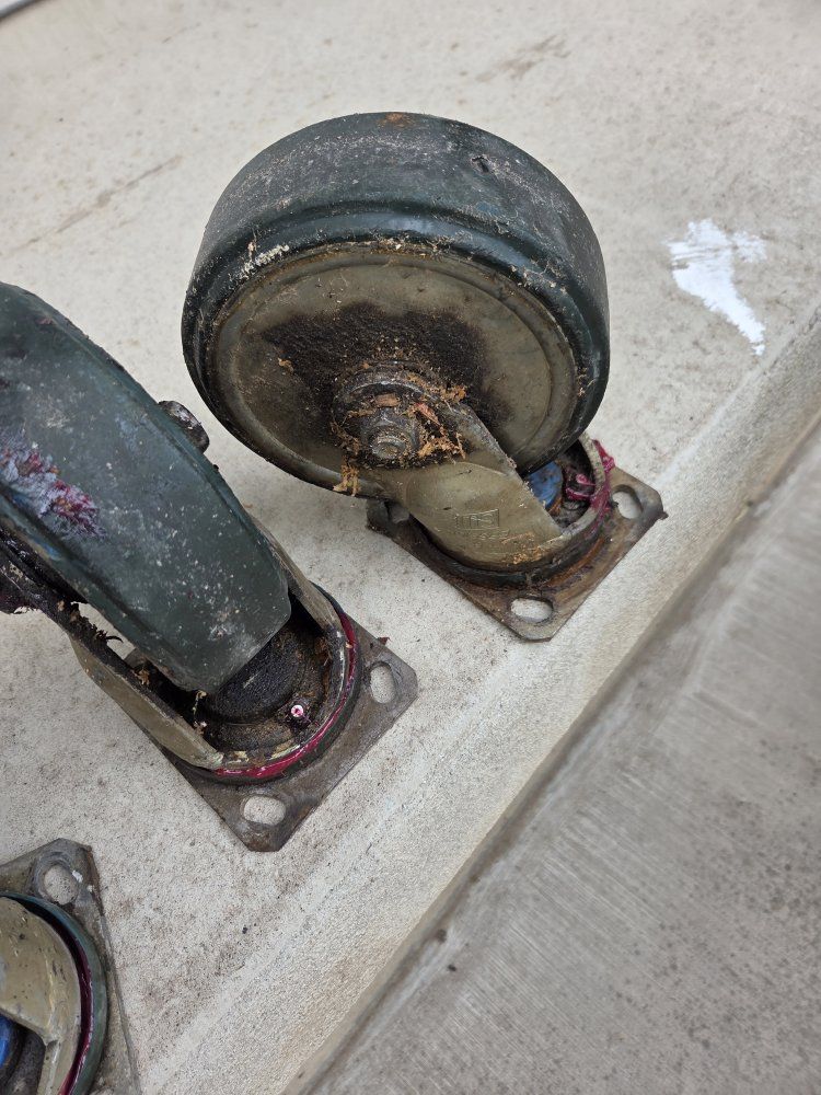 Heavy duty wheels/casters.